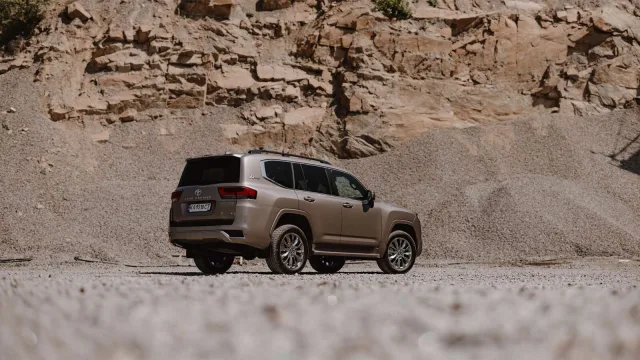 Toyota Land Cruiser 300 цены в Украине