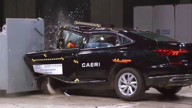 vw-passat-crash-test-china.jpg