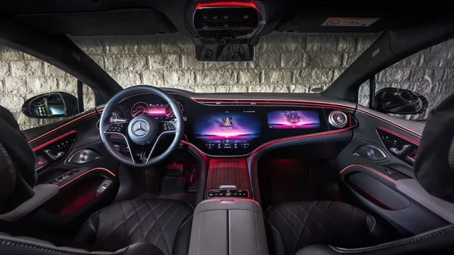 Салон Mercedes-Benz EQS