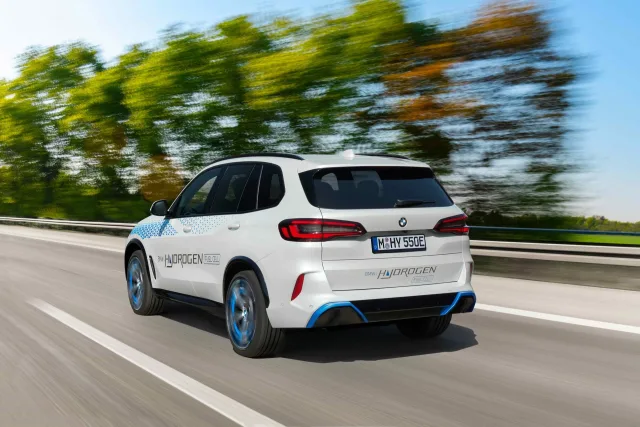 bmw-iX5-Hydrogen-18-scaled.jpg