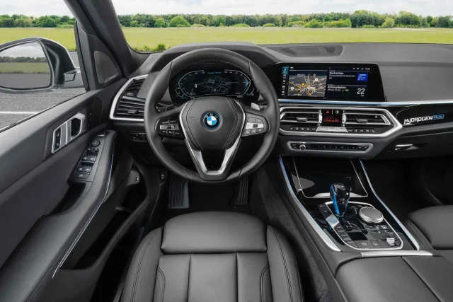 bmw-iX5-Hydrogen-8-scaled.jpg