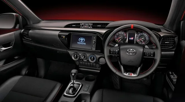 hilux-gr-sport-low04.jpg