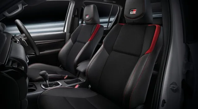 hilux-gr-sport-low03.jpg