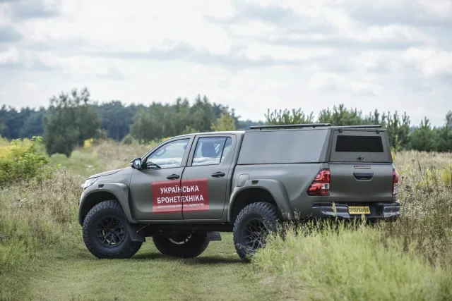 Toyota-Hylux-doopratsovana-pid-vymogy-ZSU-1-2048x1367.jpg