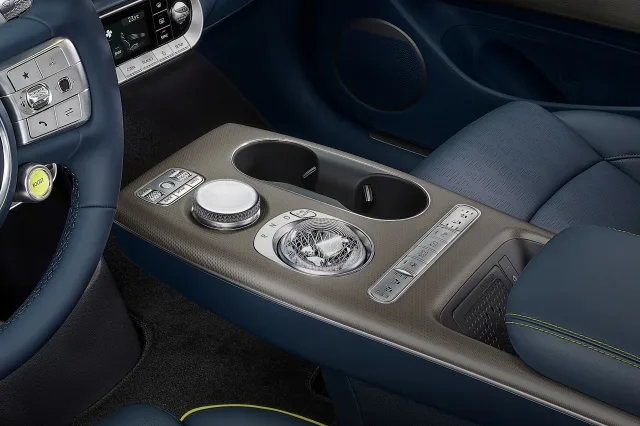 selector-cambio-esfera-genesis-gv60.jpg