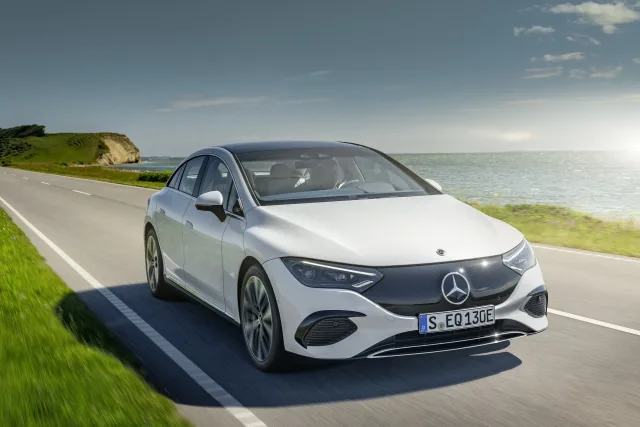 mercedes-benz-eqe5.jpg