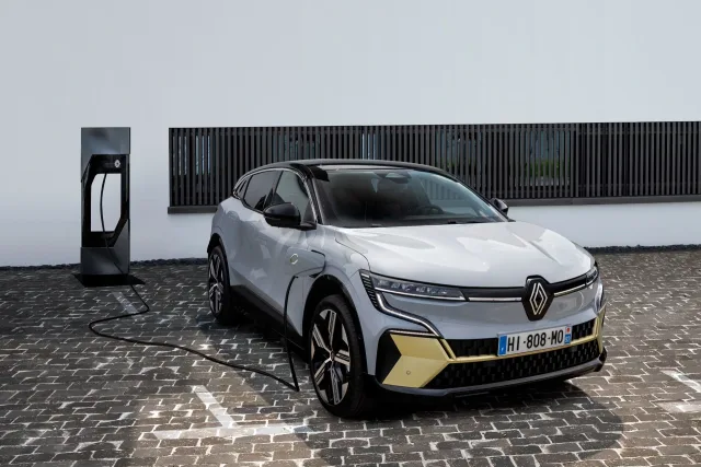 Renault-Mégane-E-Tech-8.jpg
