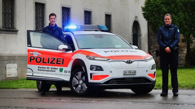 hyundai-kona-electric-police-cars-in-switzerland_100747360.jpg