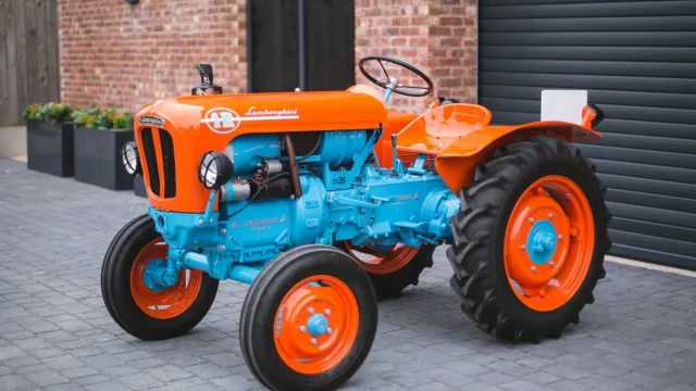 lamborghini-1r-trattore-restaurato-del-1966.jpg