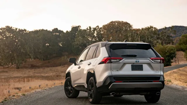 2019-toyota-rav4-hybrid-first-drive2.jpg