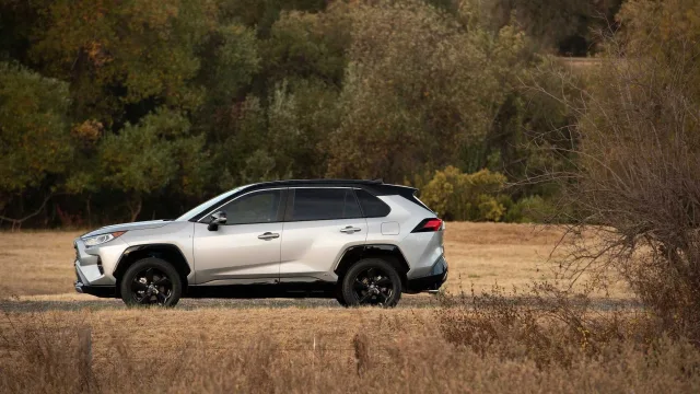 2019-toyota-rav4-hybrid-first-drive3.jpg