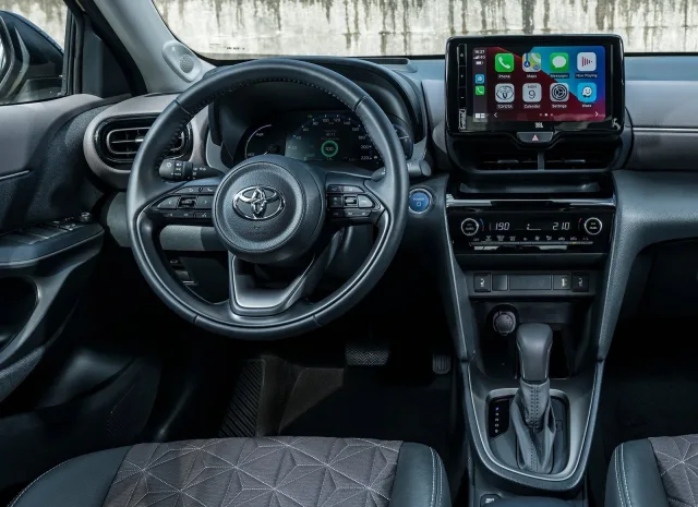 Toyota-Yaris_Cross-2021-1600-4b.jpg