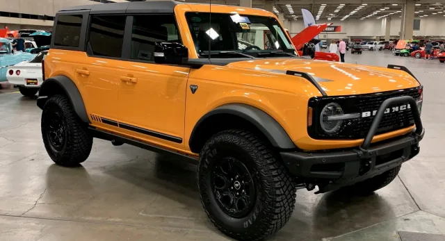 2021-Ford-Bronco-First-Edition_2.jpg