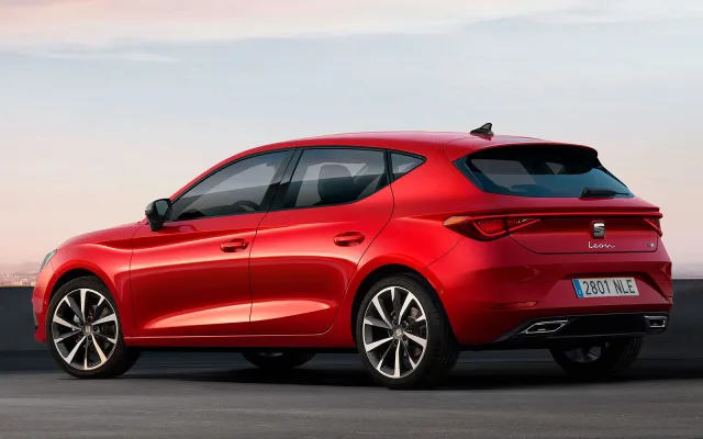 leon-4-hatch-rear1.jpg