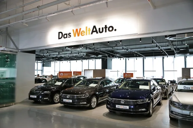 Das_Welt_Auto_Singapore_2019_VW_preowned_used_cars_New_showroom.jpg