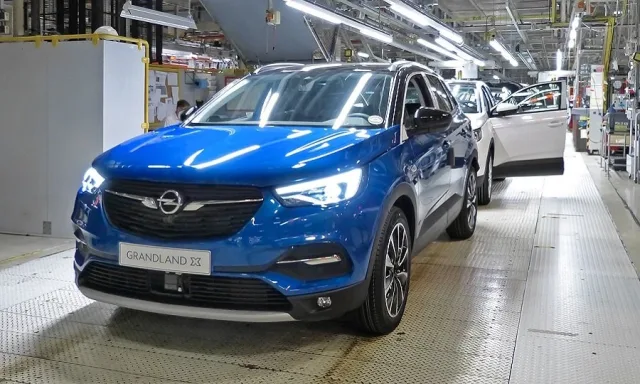 Opel-Grandland-X-Hybrid-production Eisenach web.jpg