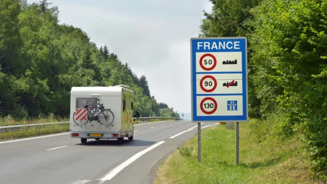 Caravan-motorway-speed-limit-sign-France.jpg