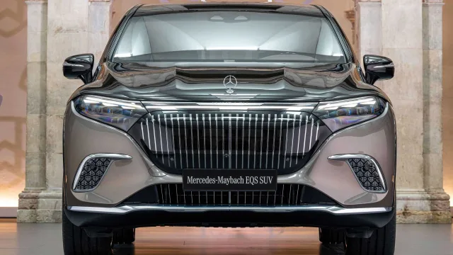 mercedes-maybach-predstavil-svoj-pervyj-elektromobil-krossover-eqs-680-13.jpg