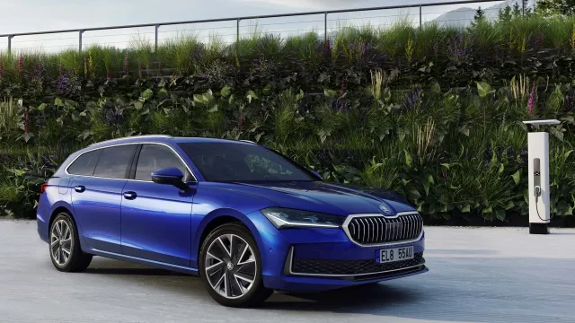 skoda-superb-2024 (2)_large.jpg