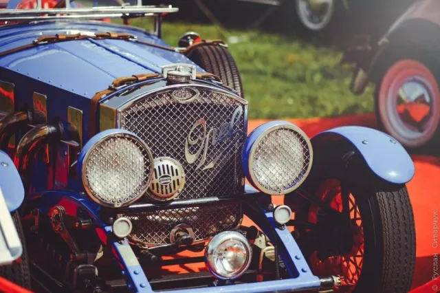 old-car-land6-1024x681.jpg