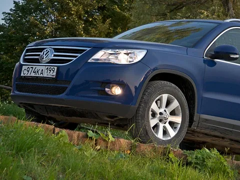 Manual Tiguan. We test drive the Kaluga Volkswagen Tiguan with a manual transmission