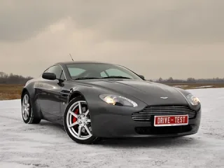 Наліт на лід. Зустрічаємо зиму на Aston Martin V8 Vantage