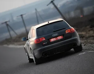 Экспресс в никуда. Изучаем возможности суперуниверсала Audi RS6 Avant