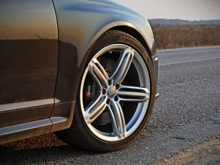Экспресс в никуда. Изучаем возможности суперуниверсала Audi RS6 Avant