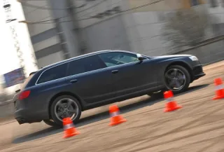 Экспресс в никуда. Изучаем возможности суперуниверсала Audi RS6 Avant