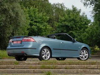 Almost a plane. Learning to fly a Saab 9-3 Convertible