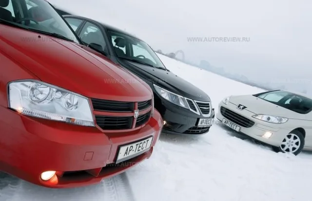 Вийди з сутінків. Dodge Avenger, Peugeot 407 і Saab 9-3