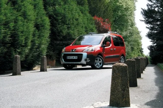 Tepee, довший, ширший. Peugeot Partner для вантажу та пасажирів