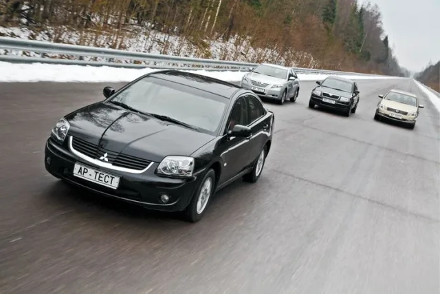 Баланс. Mitsubishi Galant, Nissan Teana, Skoda Superb і Toyota Camry