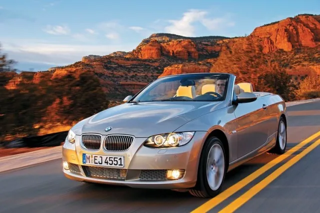 Iron roof. BMW coupe-cabriolet