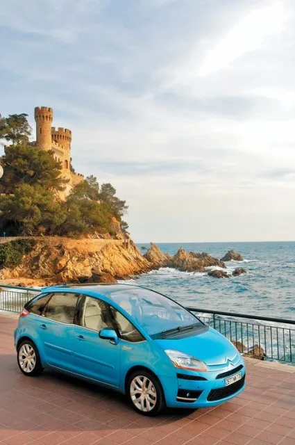 Зажигательно. Citroen C4 Picasso