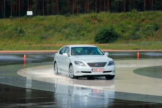 Enter history. Lexus LS 600hL enters history