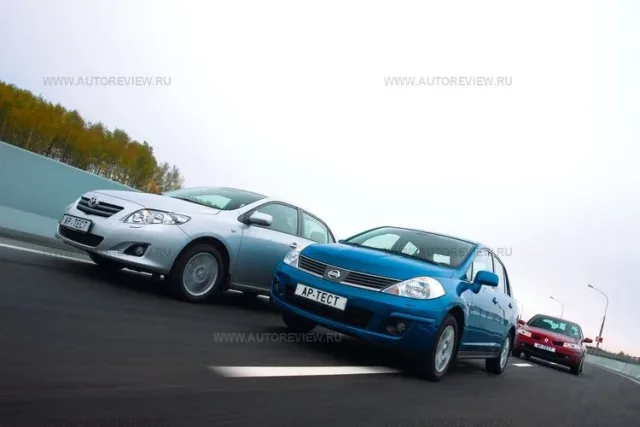 Триоб'ємні. Nissan Tiida, Renault Megane і Toyota Corolla