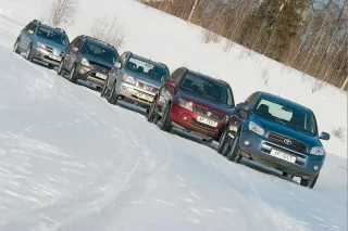 Ведущая пятерка. Honda CR-V, Mitsubishi Outlander, Nissan X-Trail, Suzuki Grand Vitara, Toyota RAV4