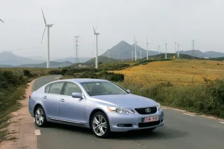 Electric silence. Lexus GS 450h