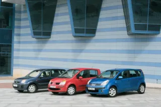 Городские цветы. Ford Fusion, Nissan Note, Renault Modus