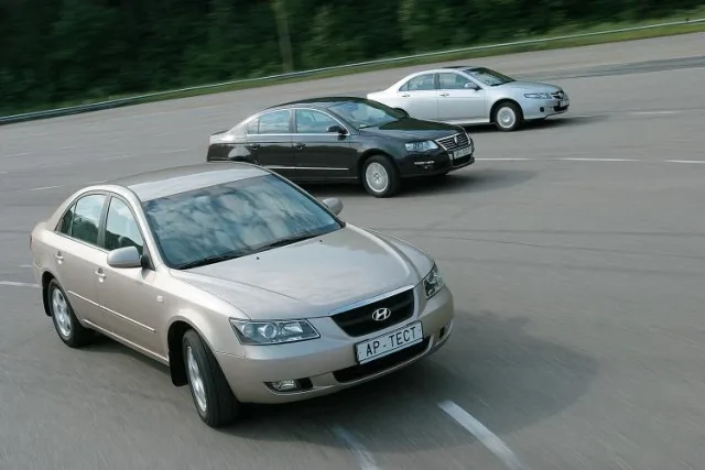 Наздогнати і перегнати. Honda Accord, Hyundai NF, Volkswagen Passat