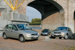 Birds of a feather. VAZ-1118, 1119 or 2112?