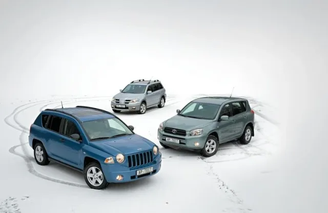 Компас земной. Jeep Compass, Mitsubishi Outlander, Toyota RAV4