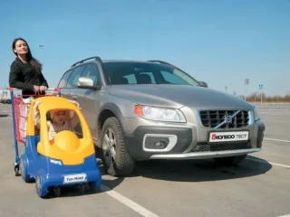 Volvo XC70.