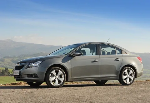 Дизайнбургер. По какому рецепту приготовлен седан Chevrolet Cruze?