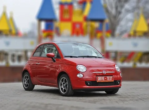Игрушка. впадаем в детство с ретрохэтчбеком Fiat 500
