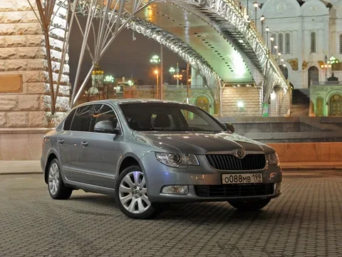 Роздвоєння. Вивчаємо з усіх боків седанохетчбек Skoda Superb