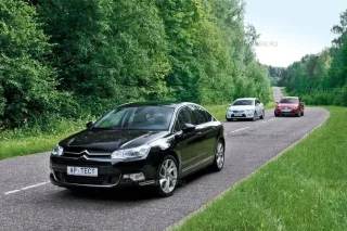 Heavy bridge. Citroen C5, Ford Mondeo, Volkswagen Passat
