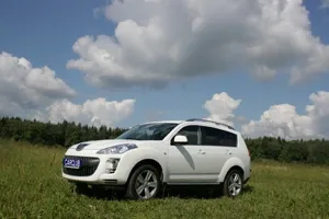 Тест-драйв Peugeot 4007: три к одному
