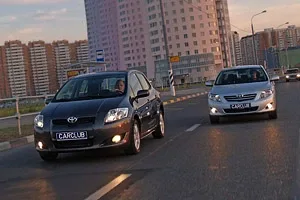 Toyota Auris+Corolla: Двоє зі скриньки